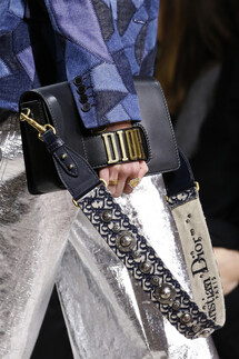 Details Christian Dior , Details Dior Fall 2018 Ready-to-Wear , Детали показа Кристиан Диор , Детали показа Диор осень зима 2018 , Fashion show , неделя моды в Париже , PFW , Мария Грация Кьюри , MainstylesDetails Christian Dior Fall 2018 Mainstyles_70
